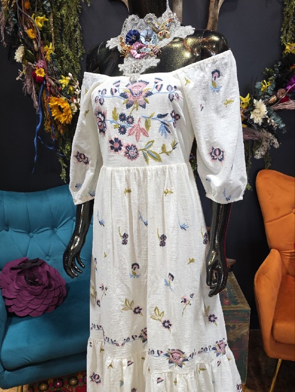 Reba White On/ Off-Shoulder Embroidered Maxi Dress - Picture 3 of 12
